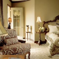 Luxurious King Bedroom 